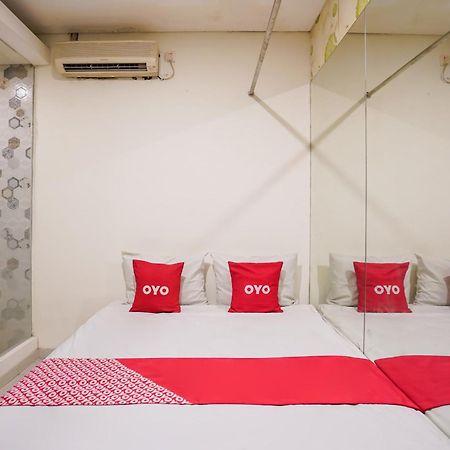 Super Oyo Capital O 92633 Spring Hotel Gubeng Сурабая Экстерьер фото
