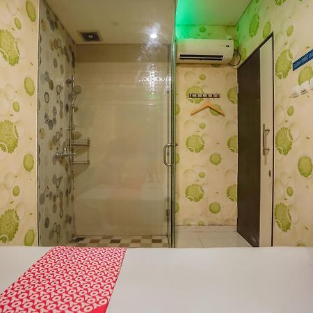 Super Oyo Capital O 92633 Spring Hotel Gubeng Сурабая Экстерьер фото