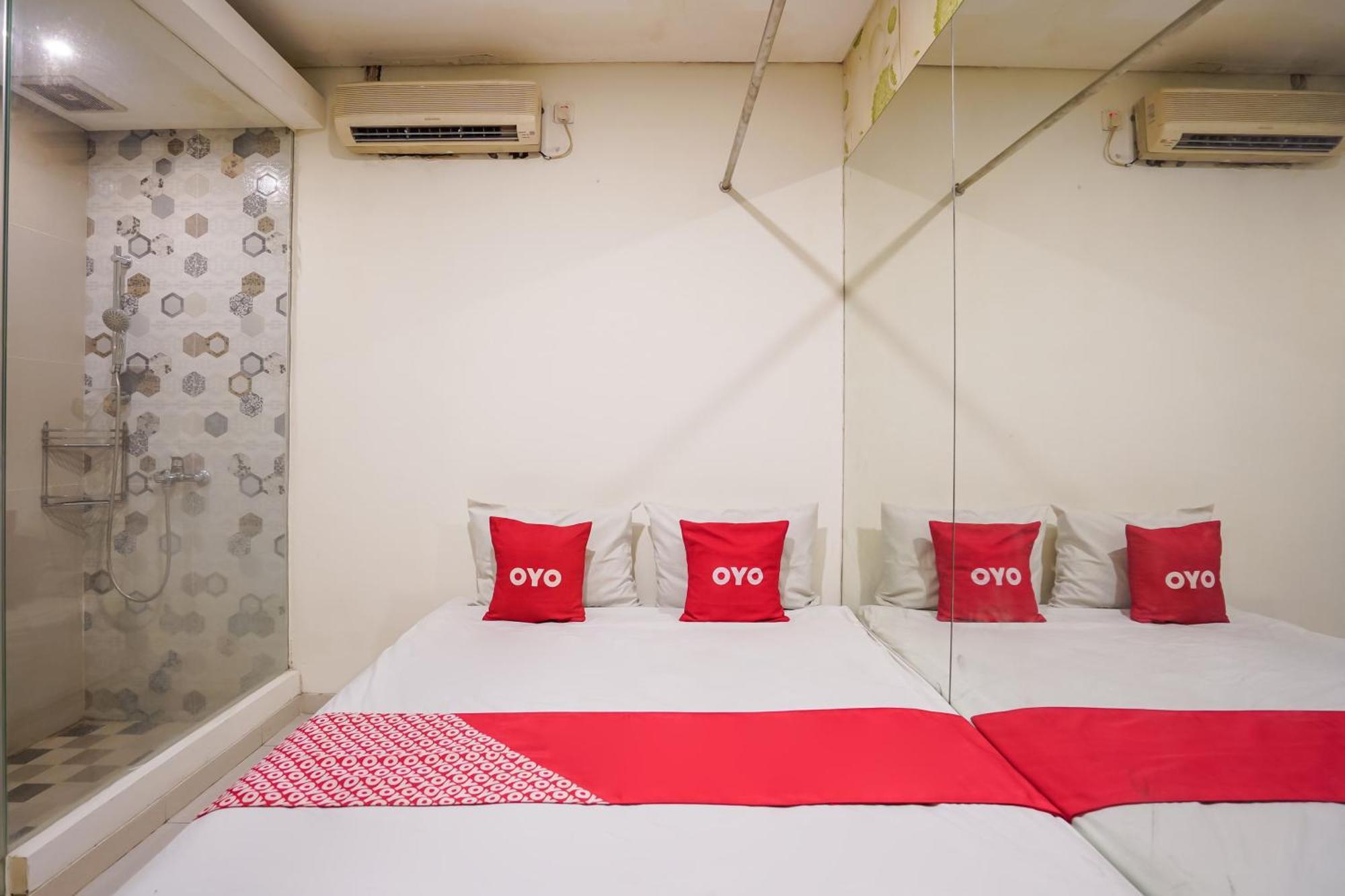 Super Oyo Capital O 92633 Spring Hotel Gubeng Сурабая Экстерьер фото