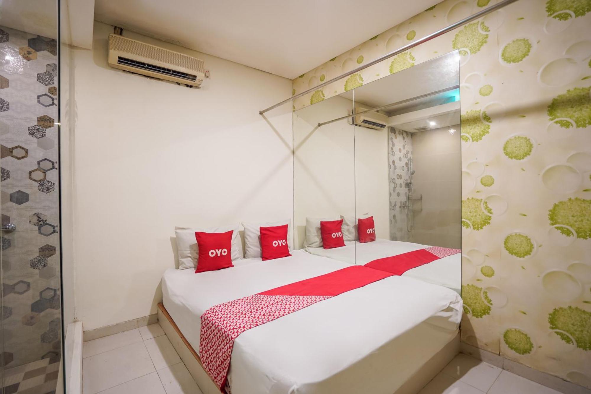 Super Oyo Capital O 92633 Spring Hotel Gubeng Сурабая Экстерьер фото